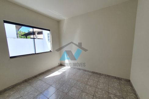 casa no pioneiro com ponto comercial cod 01711