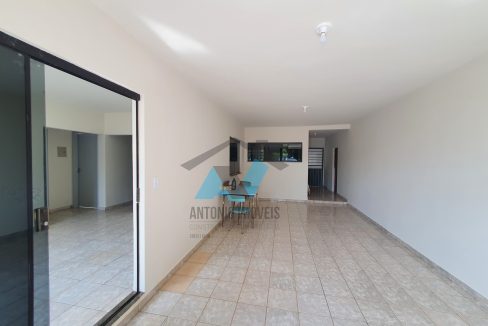 casa no pioneiro com ponto comercial cod 0175