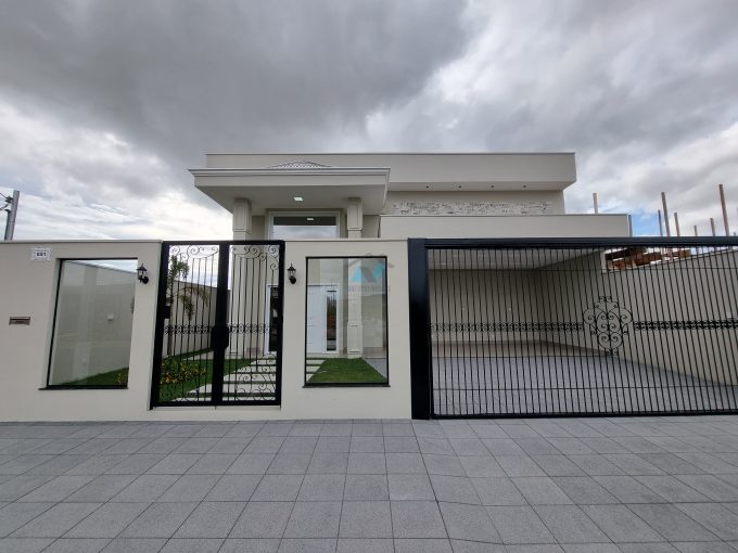 Cod. 276 – Casa pronta a venda no bairro Jardim das Américas estilo NeoClássico